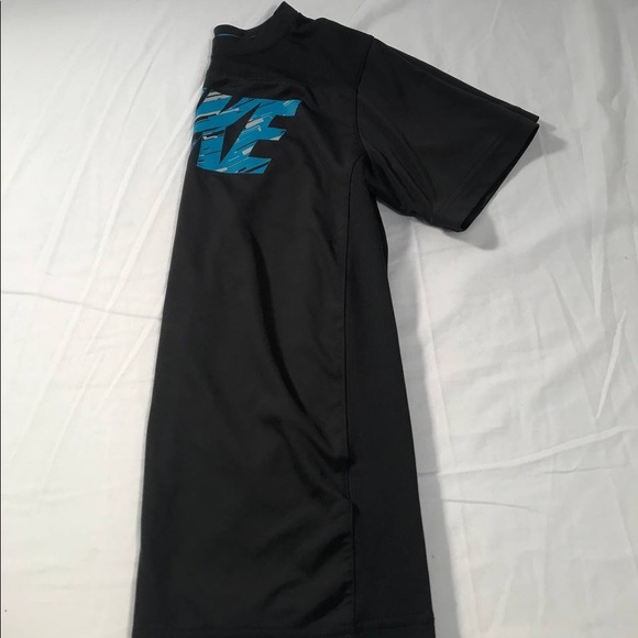 Nike Shirt - Picture 6 of 6